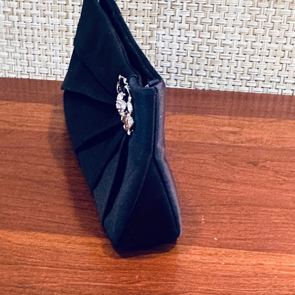 🌟HP🌟VTG 1990s Black Satin Pleated & Rhinestone Brooch Evening Bag Preston York - Picture 5 of 10